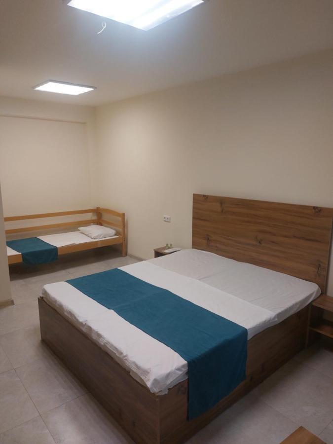 The Best Hotel-Hostel Erevan Esterno foto