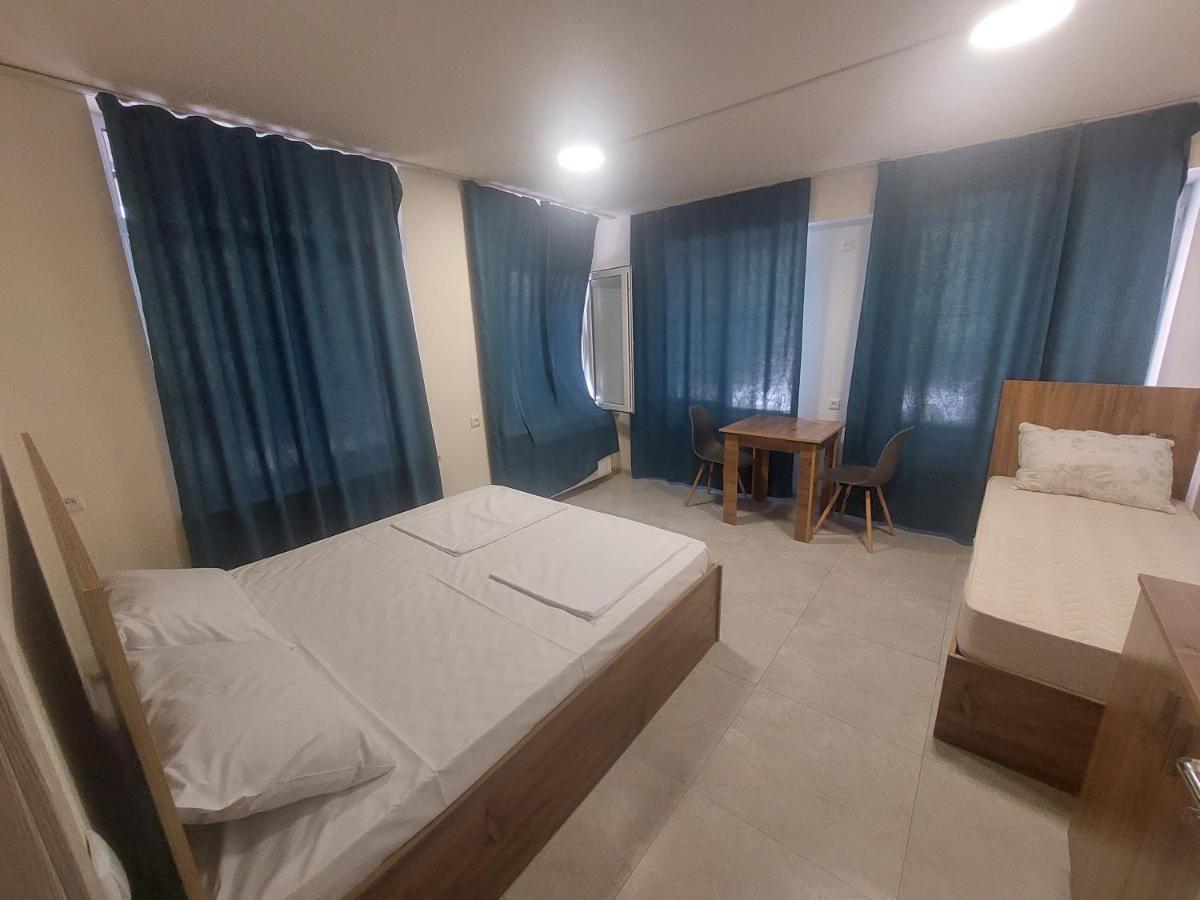 The Best Hotel-Hostel Erevan Esterno foto