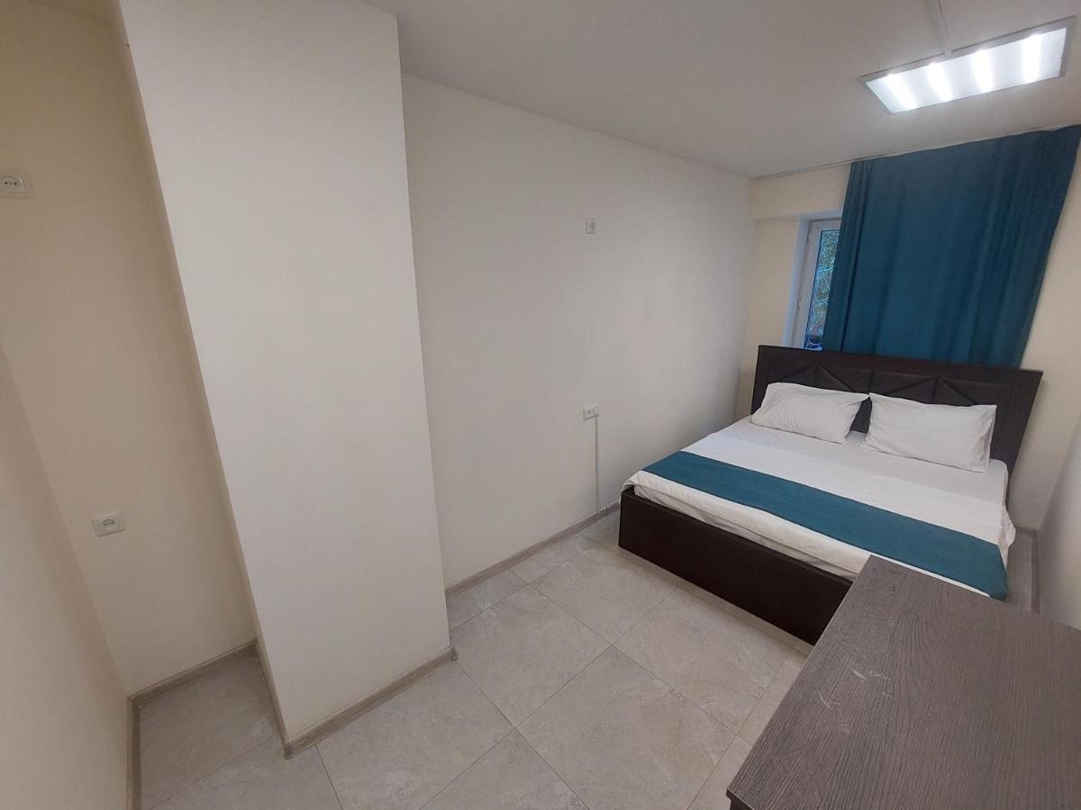 The Best Hotel-Hostel Erevan Esterno foto